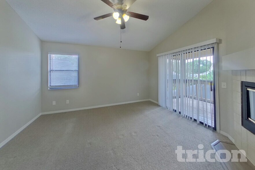 Building Photo - 15130 Heathridge Dr