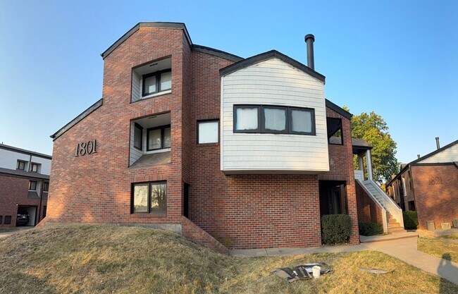 Primary Photo - Unique two bedroom 1 1/2 bath with additio...