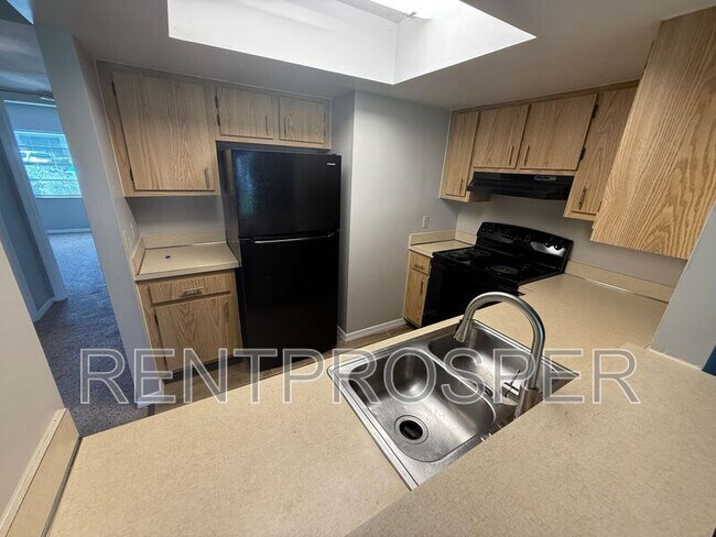 Building Photo - 1051 June Dr