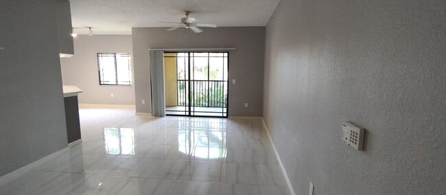 Building Photo - 3019 Alcazar Pl