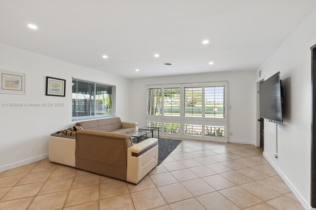 Building Photo - 1406 Polk St