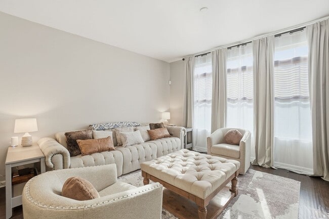 Building Photo - Stunning 3BR Townhome with Roof Deck in Reserves at Dakota Crossing!