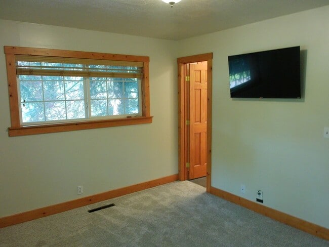 Building Photo - 996 Thrushwood Dr