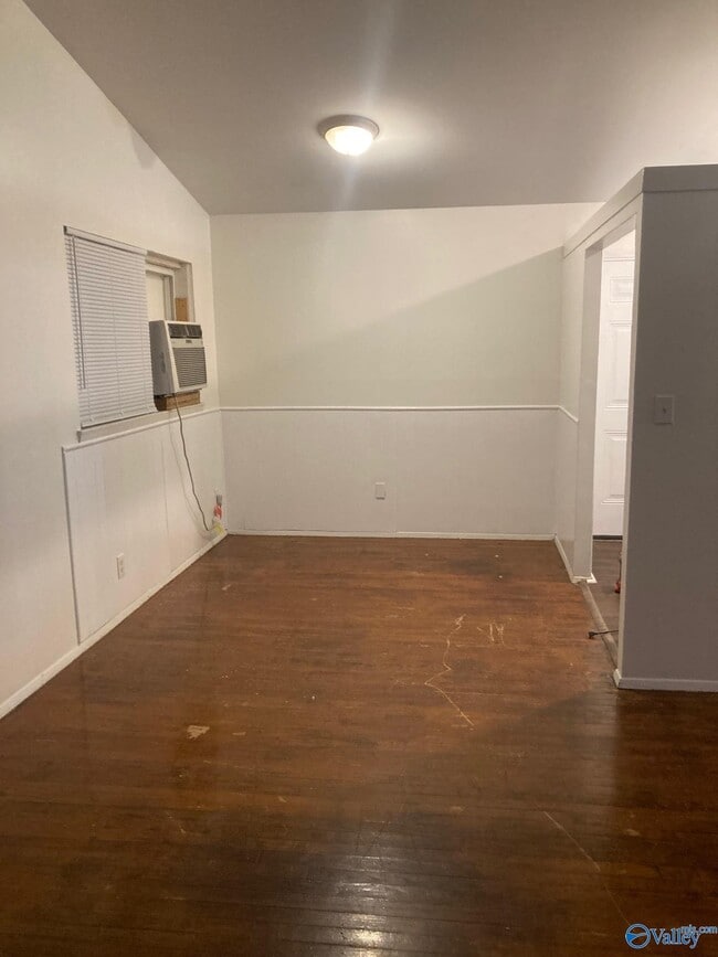 Building Photo - 702 Mastin Lake Rd NE