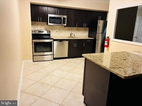 Building Photo - 614 Chestnut St