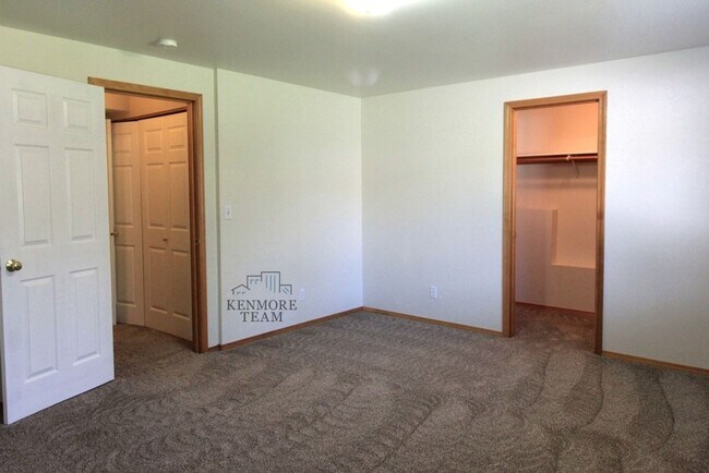 Building Photo - 4 Bedroom, 3 Bath Home in South Kennewick
