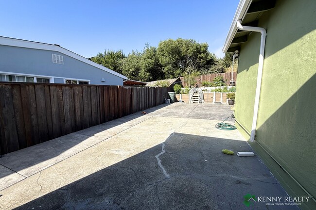 Building Photo - 3-Bedroom, 1-Bathroom Home with Large Yard & Garage in South San Francisco