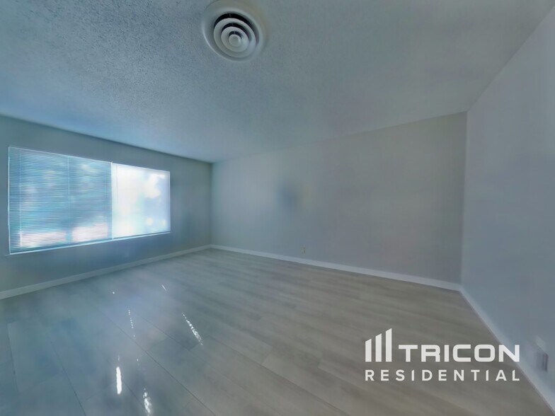 Building Photo - 1508 Crestview Dr