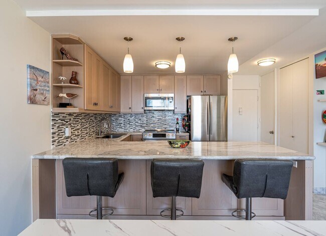 Building Photo - 400 Hobron Ln