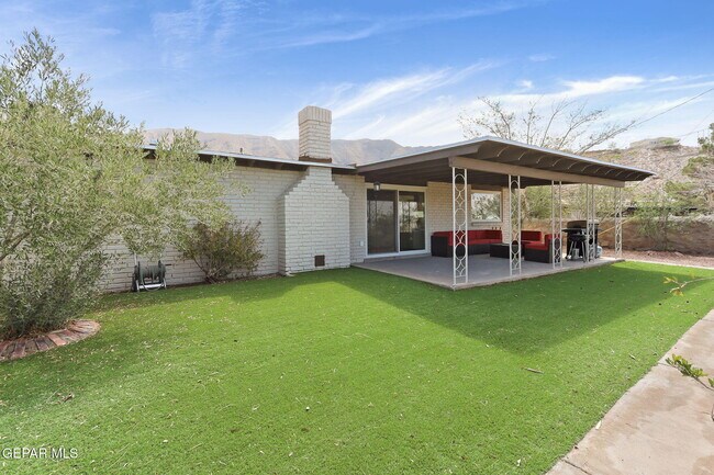 Building Photo - 4871 Los Reales Dr