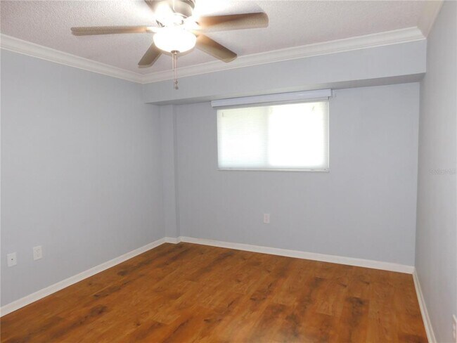 Building Photo - 1843 Golf View Dr