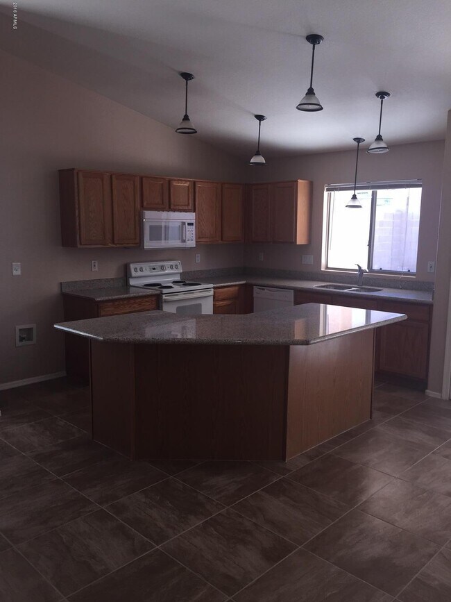 Building Photo - 16054 N 138th Dr