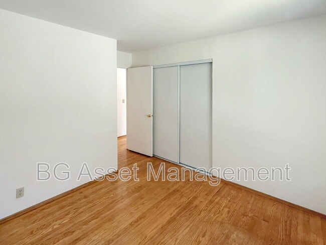 Building Photo - 2672 Doidge Ave