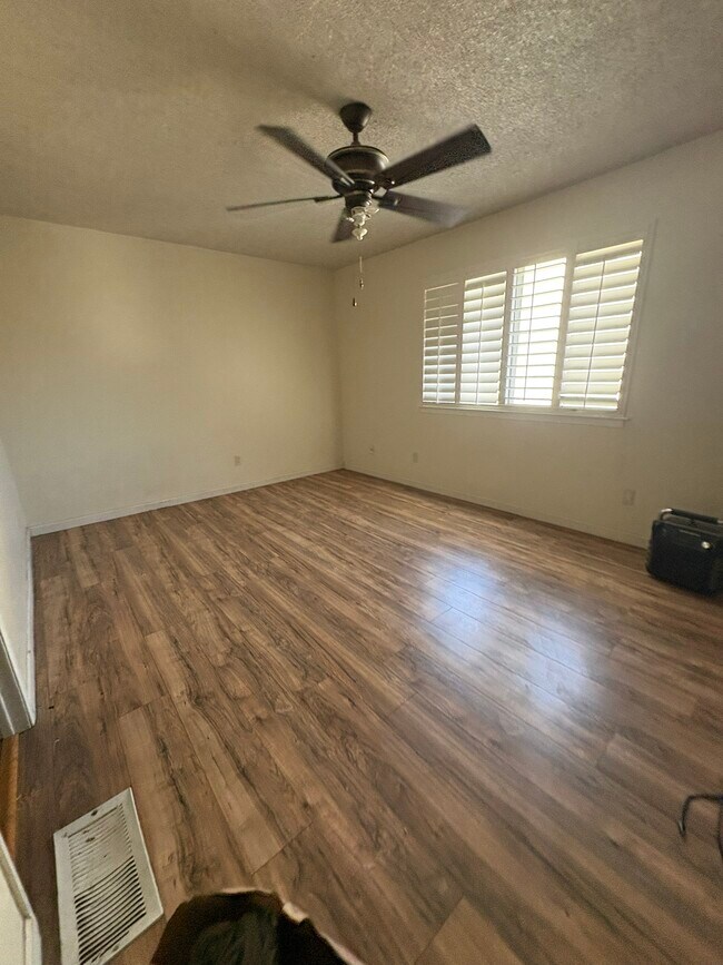Building Photo - 4747 N Woodrow Ave