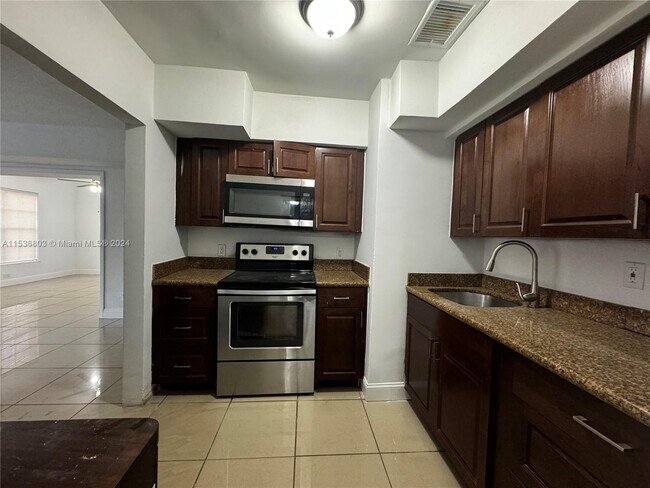 Building Photo - 1060 NW 116th St