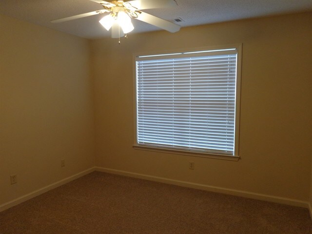 Building Photo - 290 Oaksedge Drive