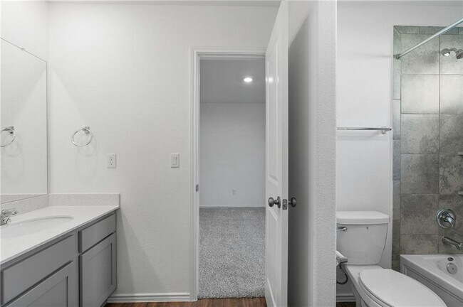 Building Photo - 245 Salt Springs Rd
