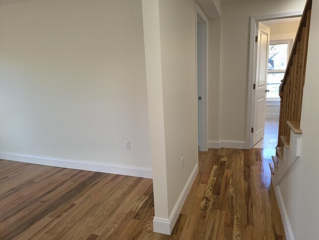 Building Photo - 386 Union Ave