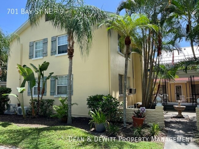 Building Photo - 701 Bay St NE