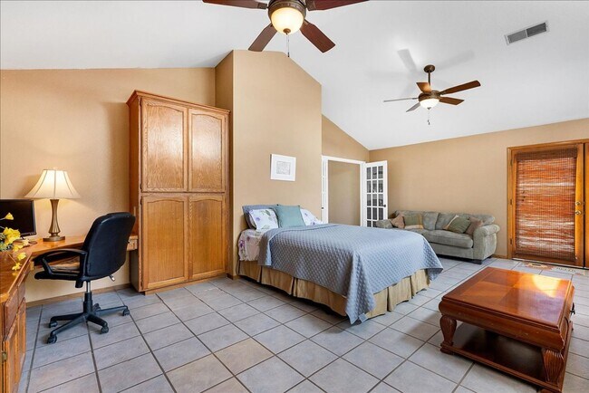Building Photo - This home is loaded with upgrades and space in North Hanford.  Call today!