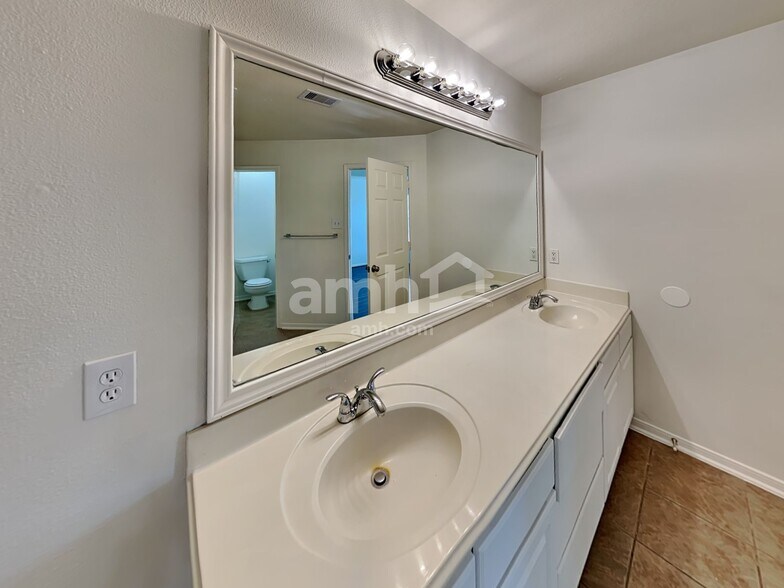 Building Photo - 2322 Old Ox Rd