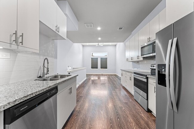 Building Photo - 18841 Elegance Ave