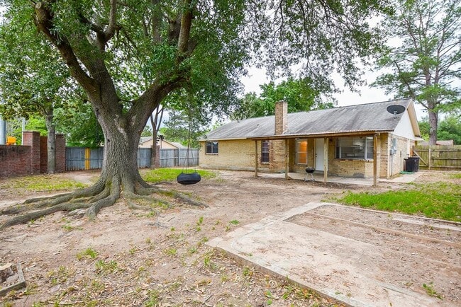 Building Photo - 19402 Leafwood Ln