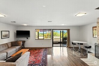 Building Photo - Stunning 1 Bed + Bonus Room/1 Bath Lower-L...