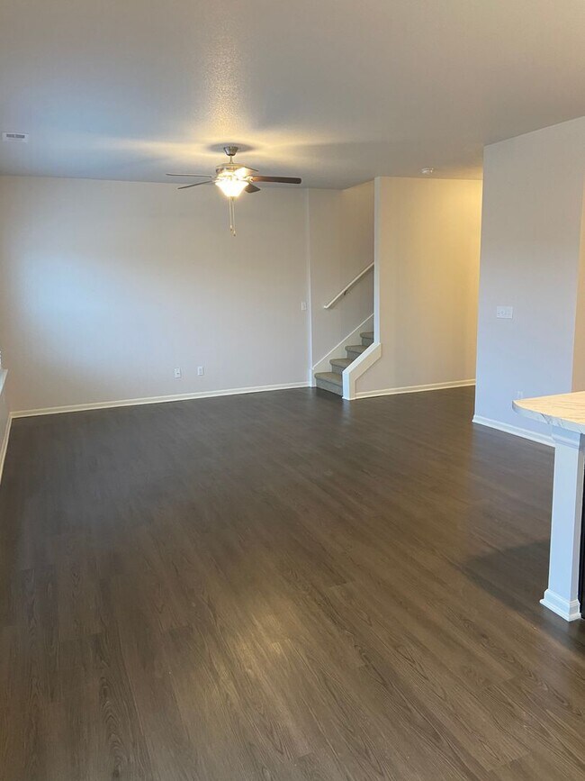 Building Photo - Modern Spring Hill Living | 3 Bed, 2.5 Bath Home with Loft, Open Floor Plan & Privacy Fence!