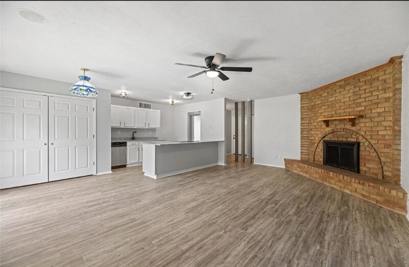 Building Photo - 510 Woodcrest Way