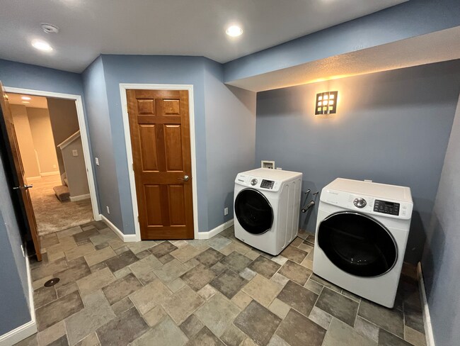 Building Photo - 17093 Isleton Ave