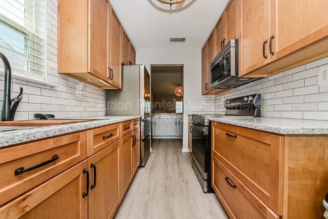 Building Photo - 1740 Summerwoods Ln