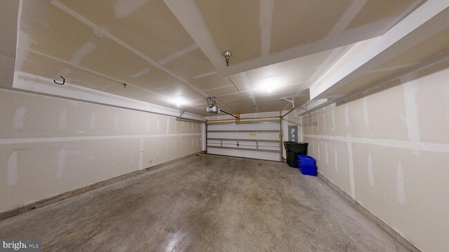 Building Photo - 3616 Summer House St