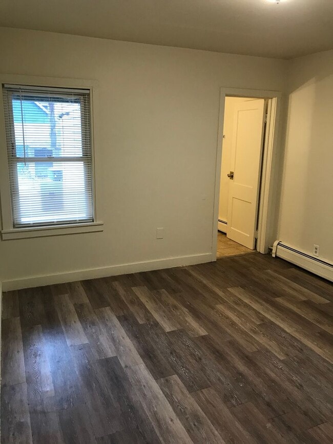 Building Photo - Single Family Home