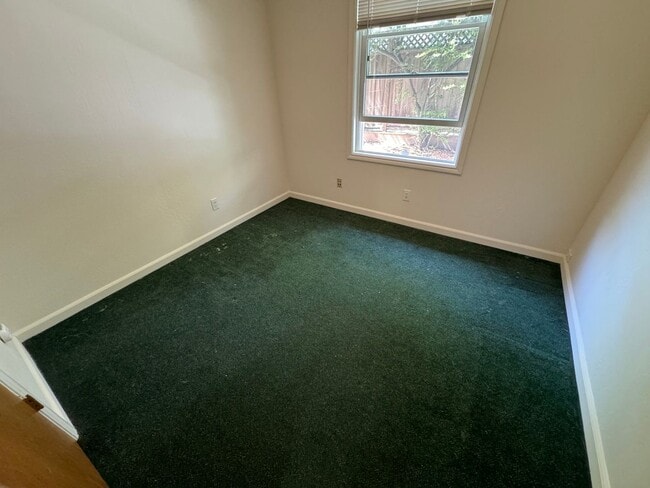 Building Photo - RENT REDUCTION -Spacious 4 bedroom with 3 full bathrooms. Well maintained, private 4-plex with la...