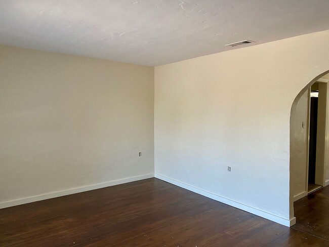 Building Photo - 1640 Humphrey Dr