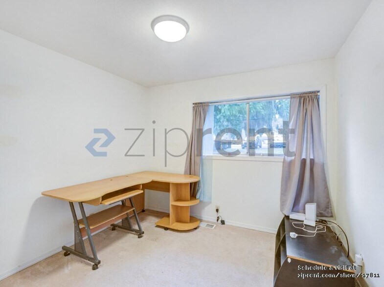Building Photo - Unit Main House