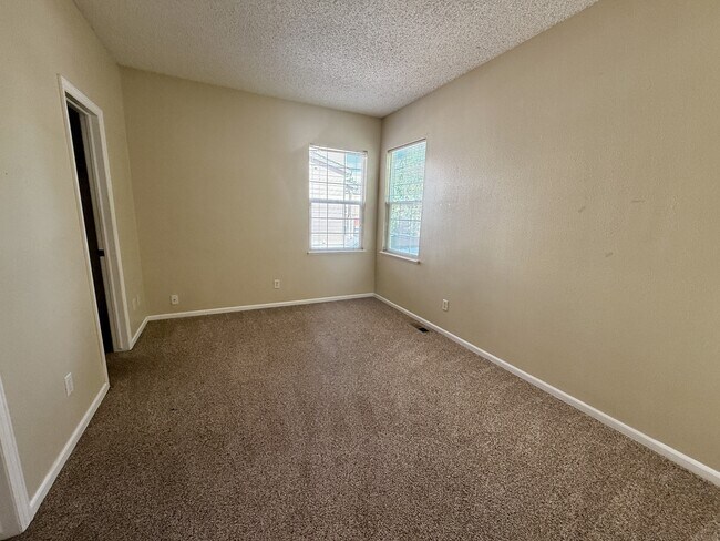 Building Photo - 7070 Mountain Creek Grove