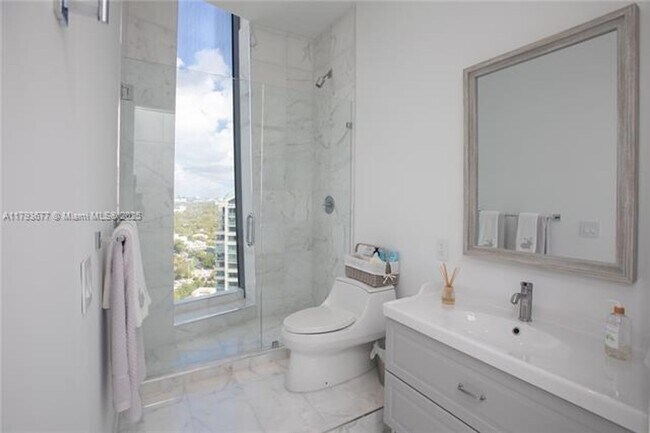 Building Photo - 2821 S Bayshore Dr