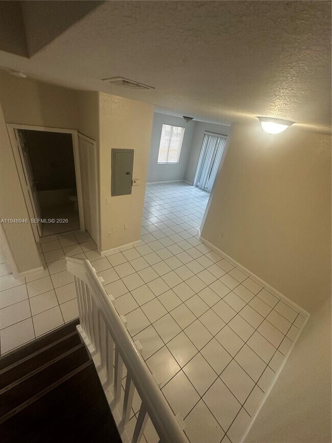 Building Photo - 2440 SE 14th Ave