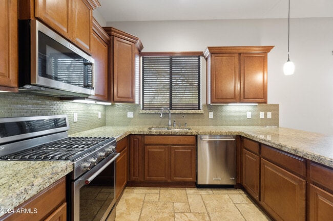 Building Photo - 5559 E El Sendero Dr