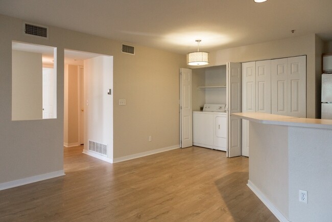 Building Photo - Immaculate 2 Bedroom, 2 Bath Top Floor Con...