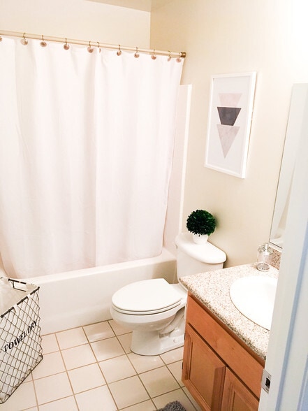 Bathroom general - 600 Hosking Ave
