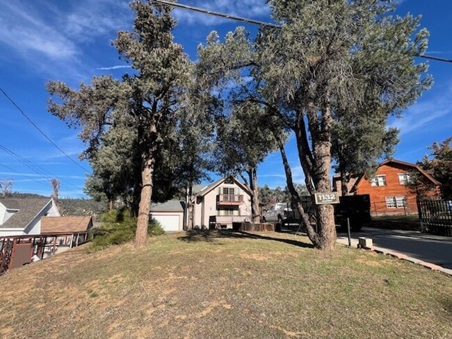 Building Photo - Charming Frazier Park Home Filled With Natural Light