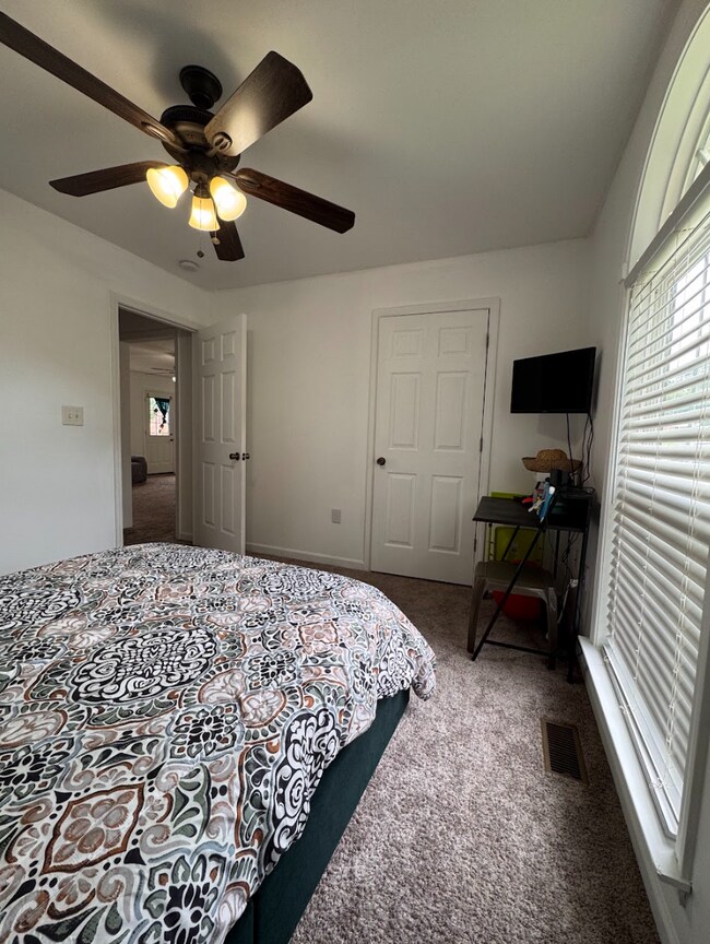 Building Photo - ???? Spacious 3-Bedroom Home on a Large Lot in Spartanburg School District 6 – Minutes from Shopp...