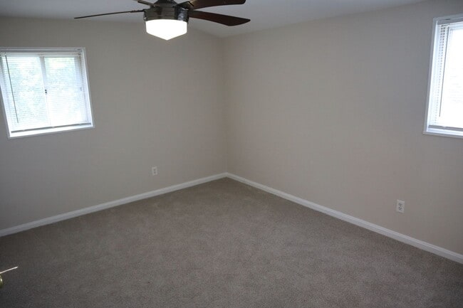 Building Photo - Charming 3-Bedroom, 2-Bath Split-Level Sin...