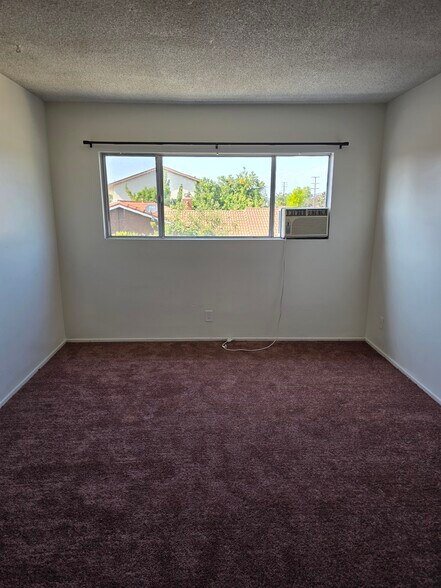 Building Photo - 14745 Woodruff Ave