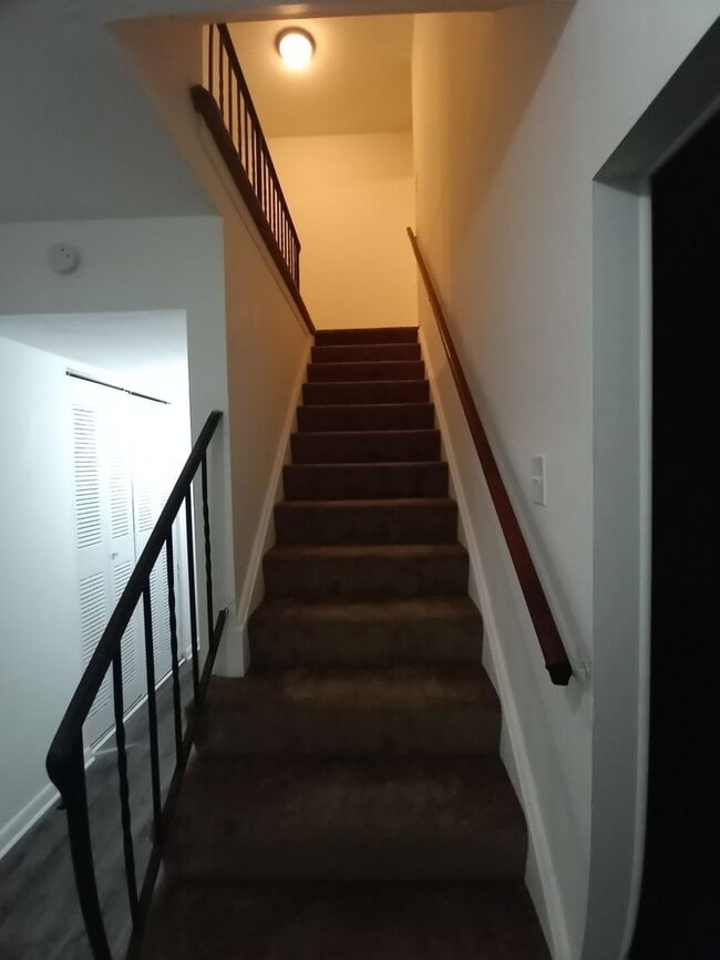 Building Photo - Three bedroom two and one half bath end unit townhome