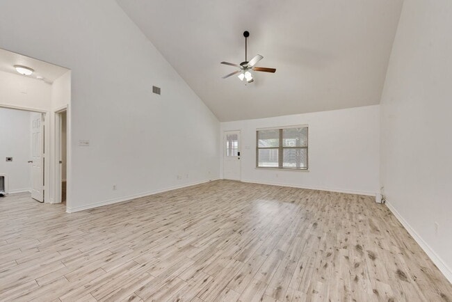 Building Photo - Spacious 5-Bedroom Home with Game Room & Amazing Backyard in Paloma Creek