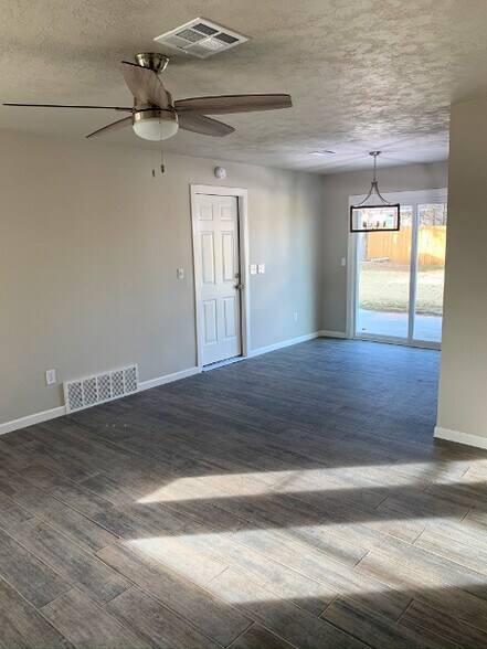 Building Photo - 217 E 30th St